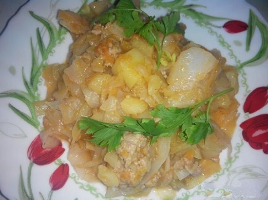 капуста, тушенная с фаршем в мультиварке
