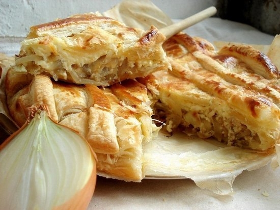 Как испечь вкусный луковый пирог?