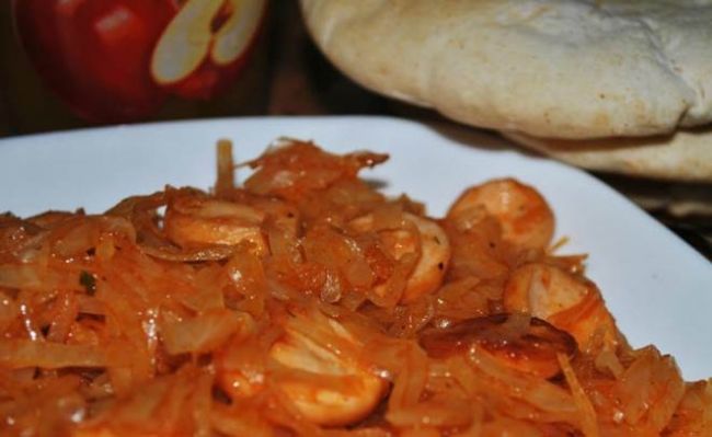 Тушеная капуста с сосиской: классический рецепт