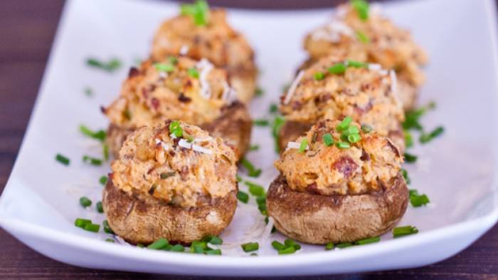 Фаршированные шампиньоны с сыром
