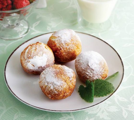 Как приготовить творожные пончики со сгущенкой?