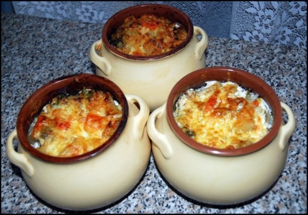 Рецепт: кролик в горшочке с овощами