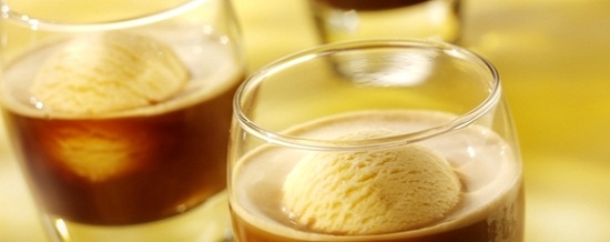Холодный кофе с белым шоколадом, мороженым и ликером Baileys