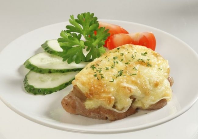 Мясо по-французски с картошкой в духовке: рецепт с фото