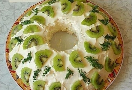 «Малахитовый браслет» - салат с курицей, картофелем и киви