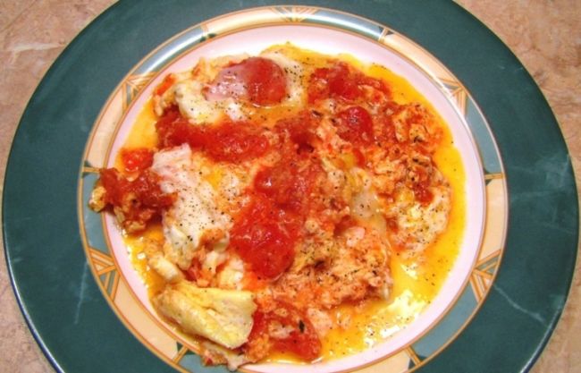 Яичница с помидорами