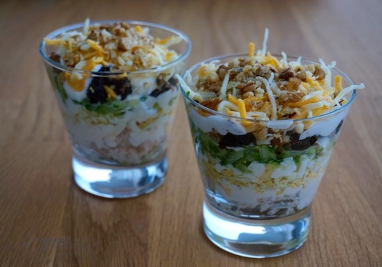 Салат нежность с курицей и черносливом