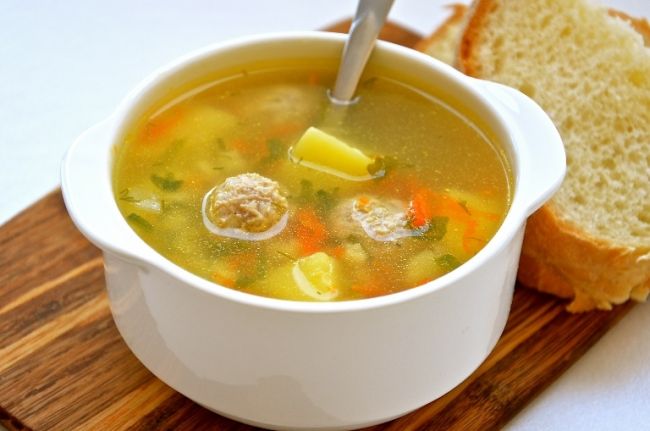 Суп-лапша с фрикадельками и рисом