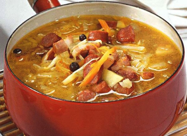 Рецепт солянки с копченой колбасой и курицей