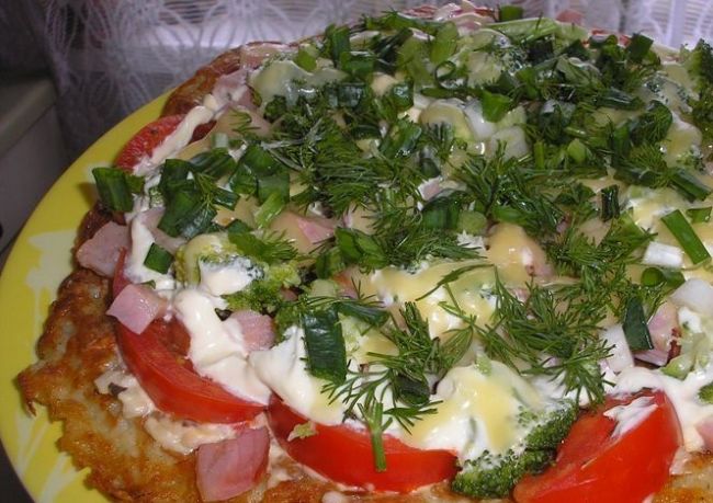 Как приготовить картофельную пиццу на сковороде?