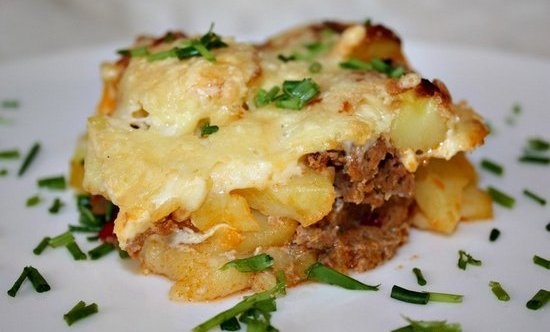 Картошка по-французски с фаршем в духовке