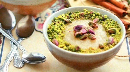 Манная каша на кокосовом молоке с фисташками