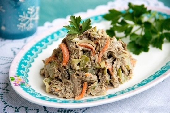 Легкий салат из печени